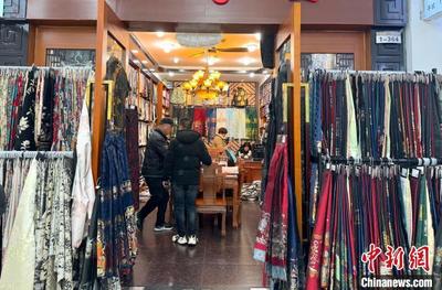 马面裙"带火"面料市场 布商转型"掘金"掀新时尚